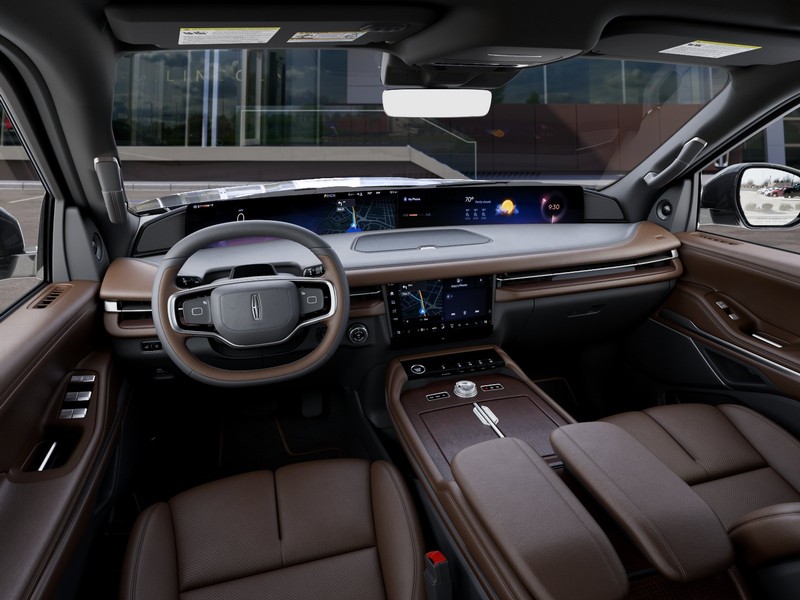Lincoln Navigator L Vehicle Full-screen Gallery Image 10