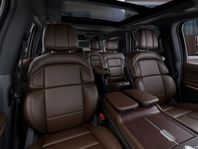 Lincoln Navigator L Vehicle Full-screen Gallery Image 11