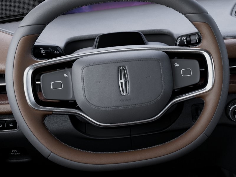 Lincoln Navigator L Vehicle Full-screen Gallery Image 13