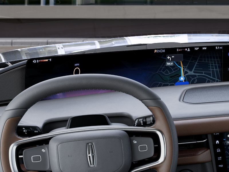 Lincoln Navigator L Vehicle Full-screen Gallery Image 14