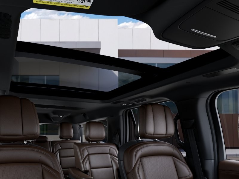 Lincoln Navigator L Vehicle Full-screen Gallery Image 23