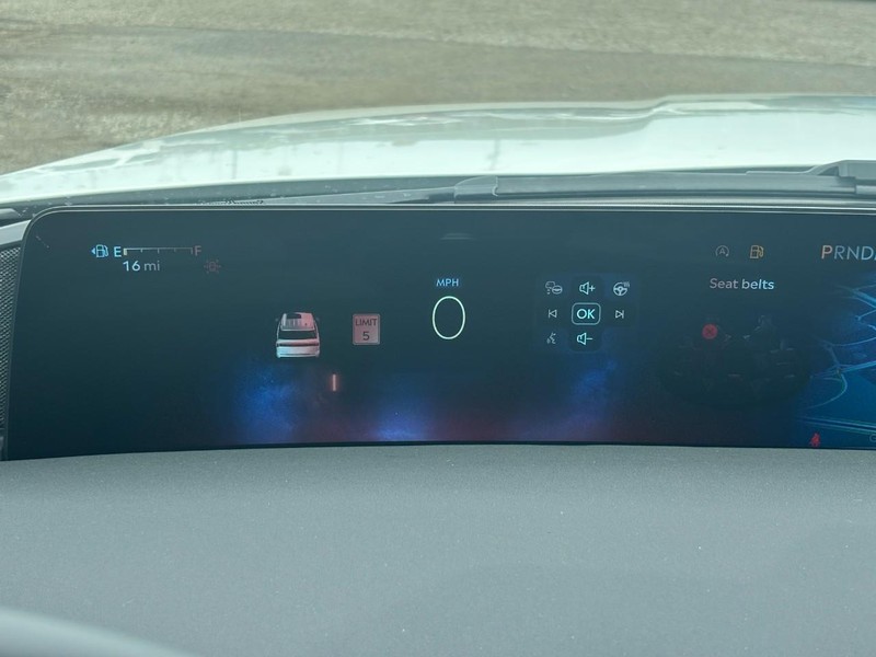 Lincoln Navigator L Vehicle Full-screen Gallery Image 19
