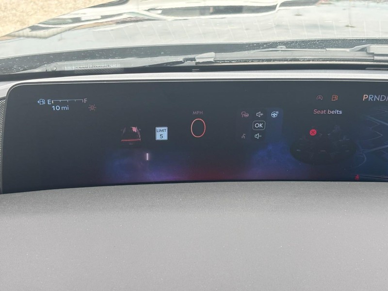 Lincoln Navigator L Vehicle Full-screen Gallery Image 19