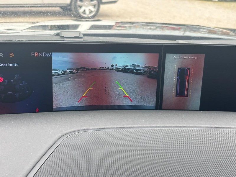 Lincoln Navigator L Vehicle Full-screen Gallery Image 21