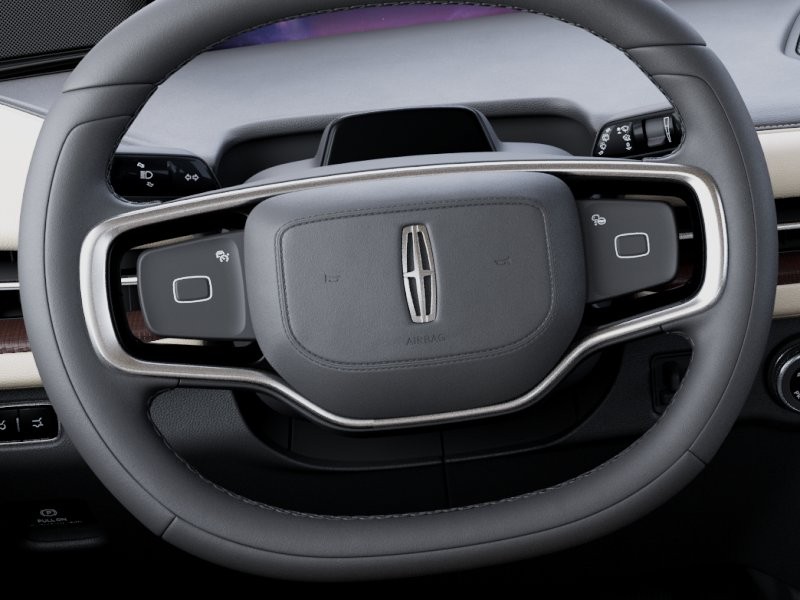 Lincoln Navigator Vehicle Full-screen Gallery Image 13