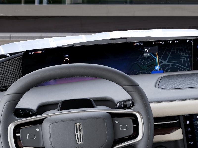 Lincoln Navigator Vehicle Full-screen Gallery Image 14