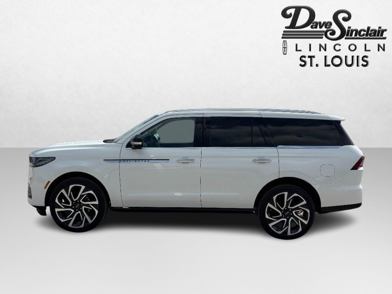 Lincoln Navigator Vehicle Full-screen Gallery Image 06
