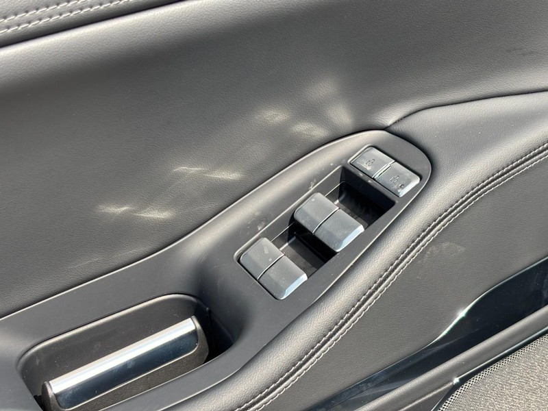 Lincoln Navigator Vehicle Full-screen Gallery Image 18