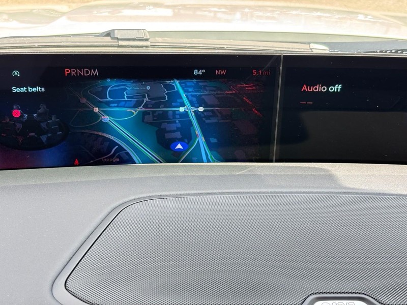 Lincoln Navigator Vehicle Full-screen Gallery Image 20