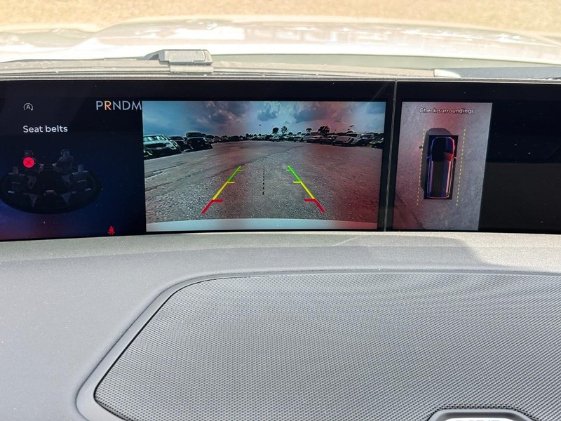 Lincoln Navigator Vehicle Full-screen Gallery Image 21