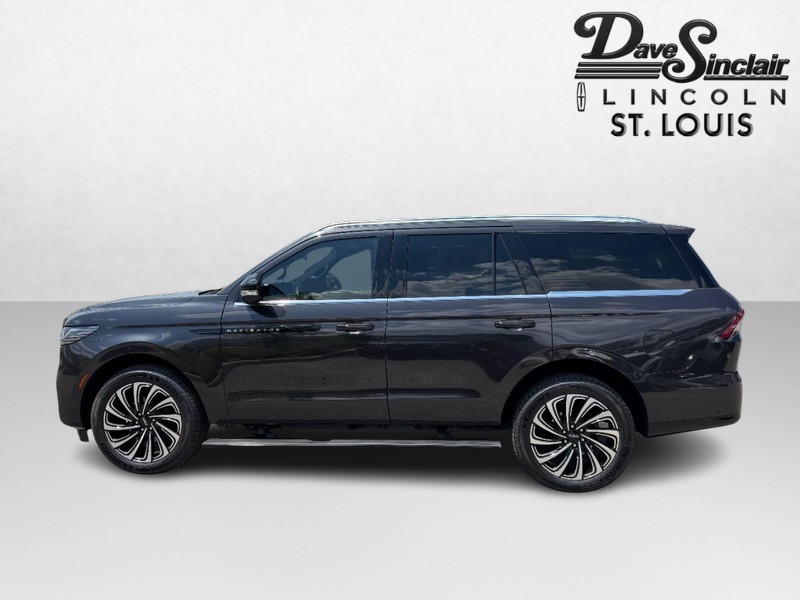 Lincoln Navigator Vehicle Full-screen Gallery Image 06
