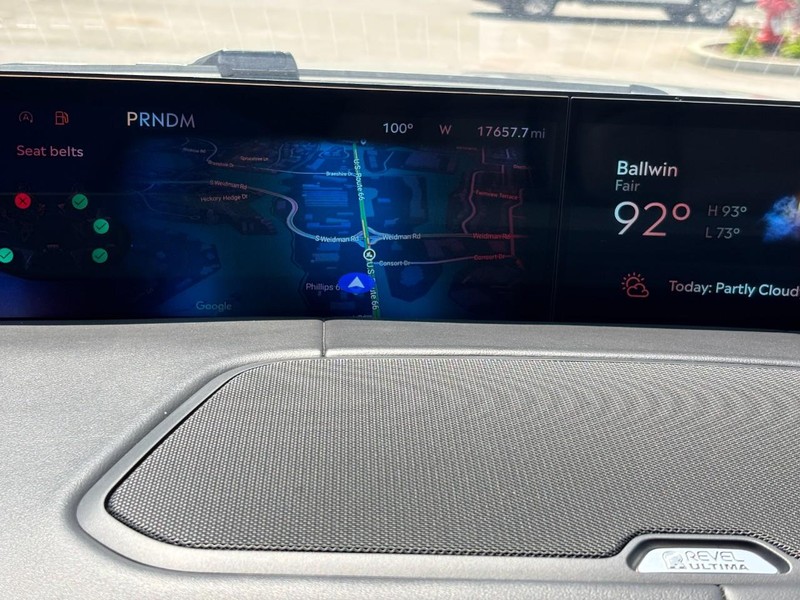 Lincoln Navigator Vehicle Full-screen Gallery Image 21