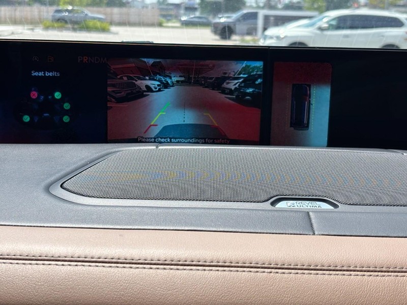 Lincoln Navigator Vehicle Full-screen Gallery Image 22