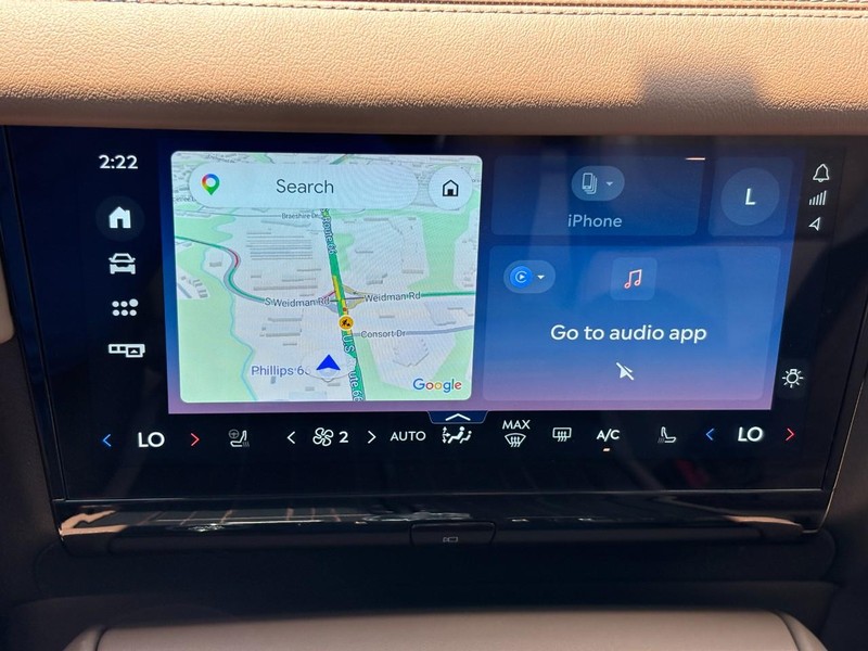 Lincoln Navigator Vehicle Full-screen Gallery Image 23
