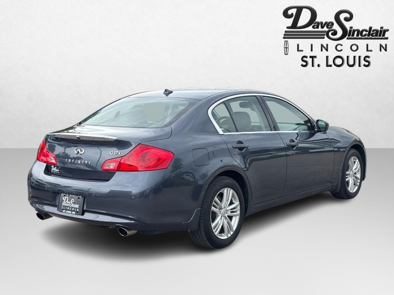 INFINITI G37 Sedan Vehicle Full-screen Gallery Image 03