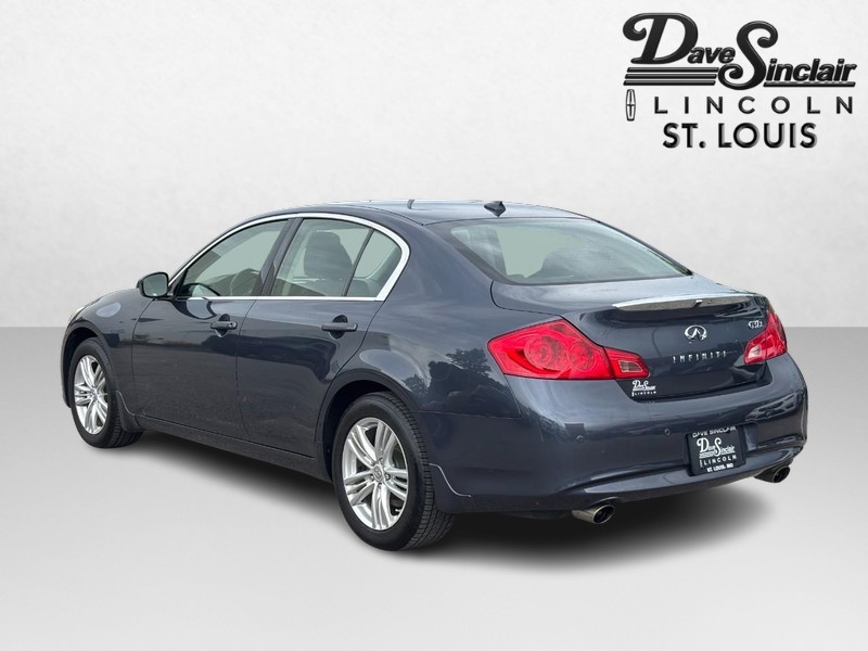 INFINITI G37 Sedan Vehicle Full-screen Gallery Image 05