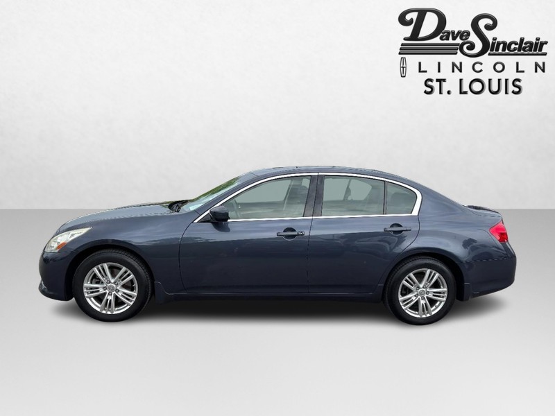 INFINITI G37 Sedan Vehicle Full-screen Gallery Image 06