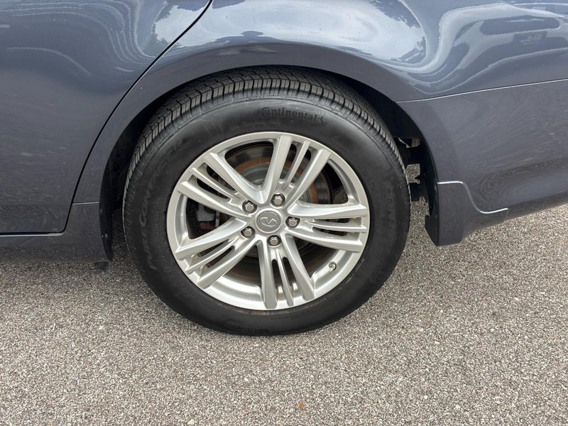 INFINITI G37 Sedan Vehicle Full-screen Gallery Image 11