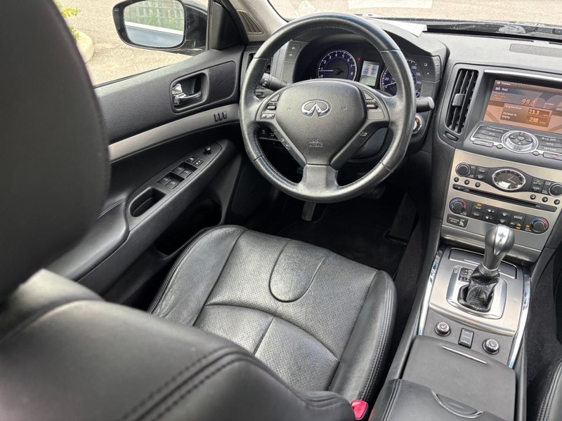 INFINITI G37 Sedan Vehicle Full-screen Gallery Image 13