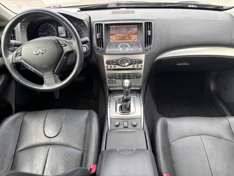 INFINITI G37 Sedan Vehicle Full-screen Gallery Image 14