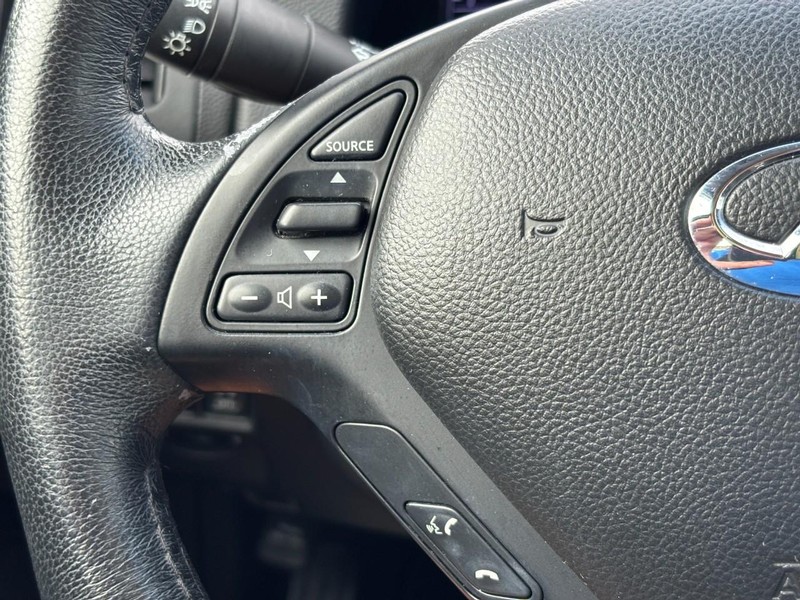 INFINITI G37 Sedan Vehicle Full-screen Gallery Image 19