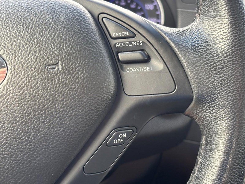 INFINITI G37 Sedan Vehicle Full-screen Gallery Image 20
