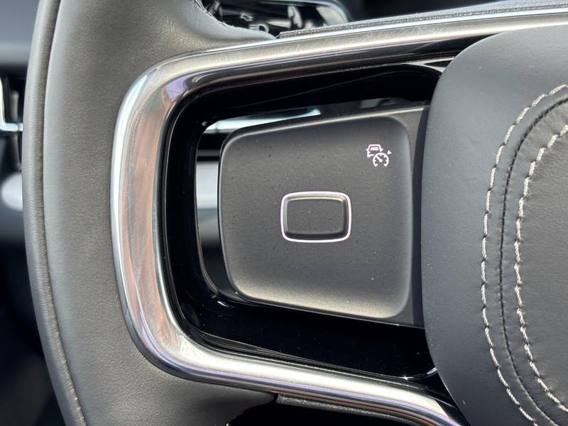 Lincoln Navigator Vehicle Full-screen Gallery Image 18