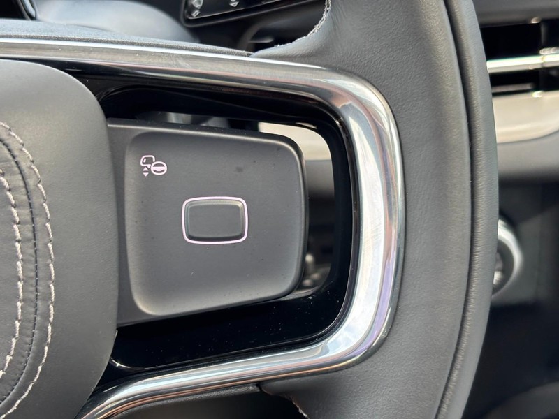 Lincoln Navigator Vehicle Full-screen Gallery Image 19