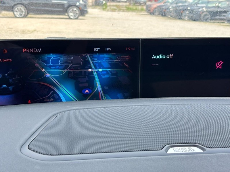 Lincoln Navigator Vehicle Full-screen Gallery Image 21