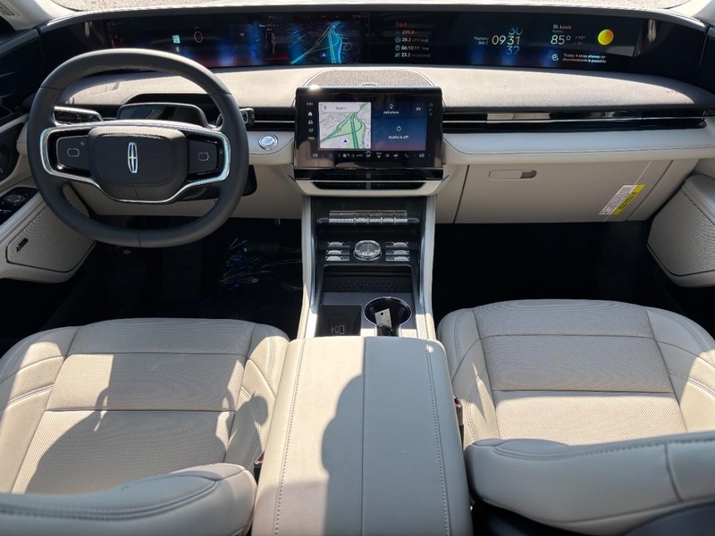 Lincoln Nautilus Vehicle Full-screen Gallery Image 13