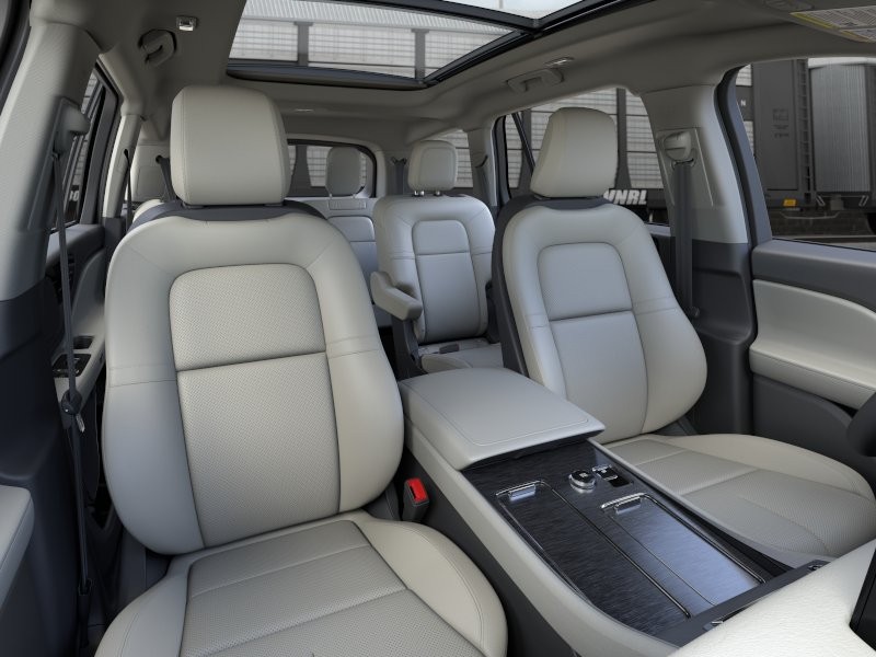 Lincoln Aviator Vehicle Full-screen Gallery Image 11
