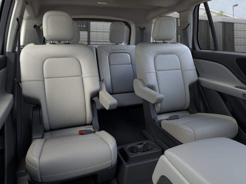 Lincoln Aviator Vehicle Full-screen Gallery Image 12