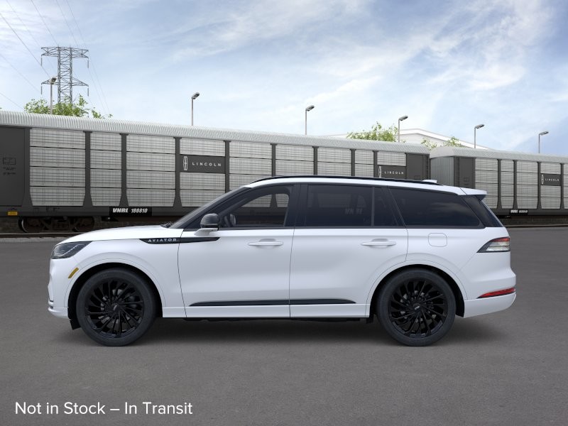 Lincoln Aviator Vehicle Full-screen Gallery Image 03