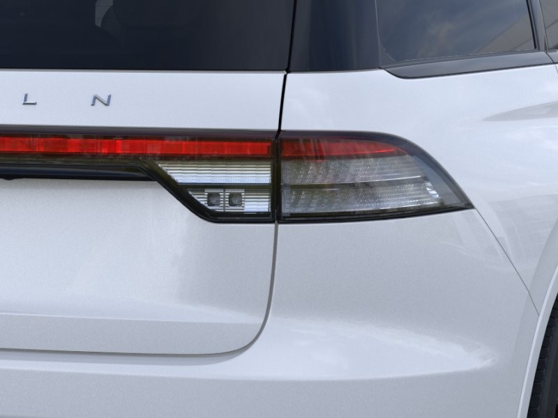 Lincoln Aviator Vehicle Full-screen Gallery Image 22