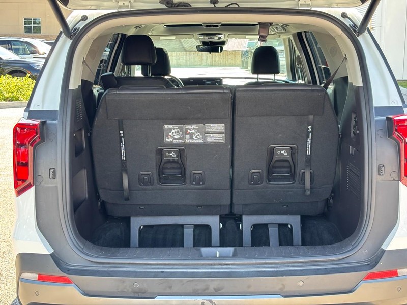 Kia Carnival Vehicle Full-screen Gallery Image 10