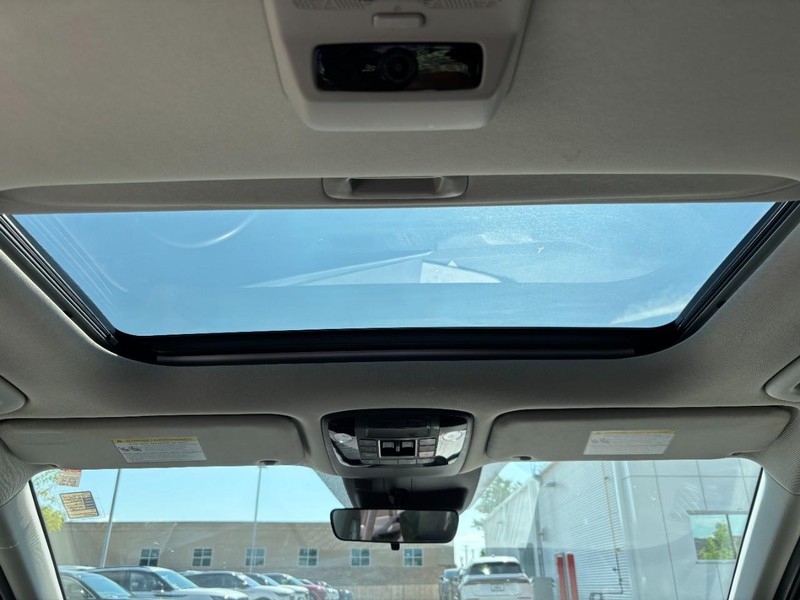 Kia Carnival Vehicle Full-screen Gallery Image 14