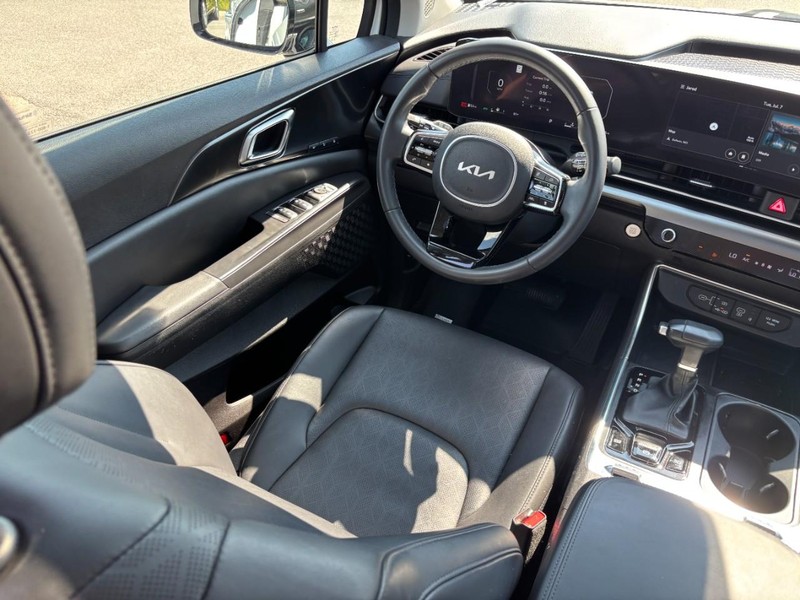 Kia Carnival Vehicle Full-screen Gallery Image 15