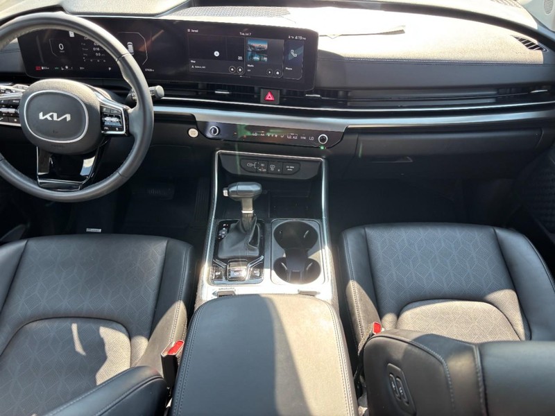 Kia Carnival Vehicle Full-screen Gallery Image 16