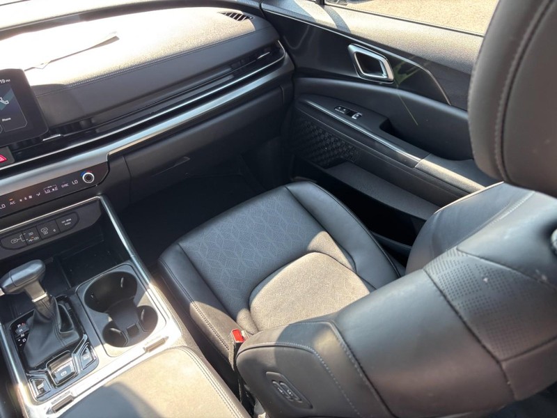 Kia Carnival Vehicle Full-screen Gallery Image 17