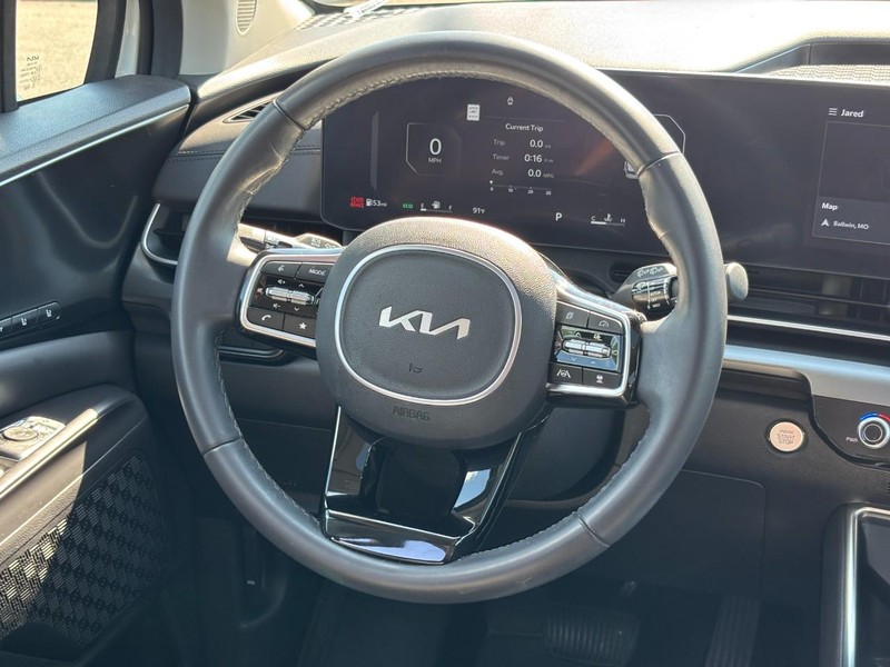 Kia Carnival Vehicle Full-screen Gallery Image 18