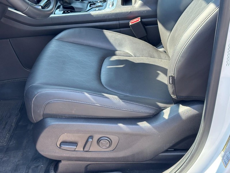 Kia Carnival Vehicle Full-screen Gallery Image 19