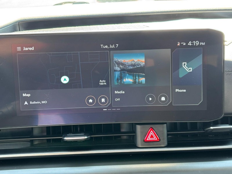 Kia Carnival Vehicle Full-screen Gallery Image 22