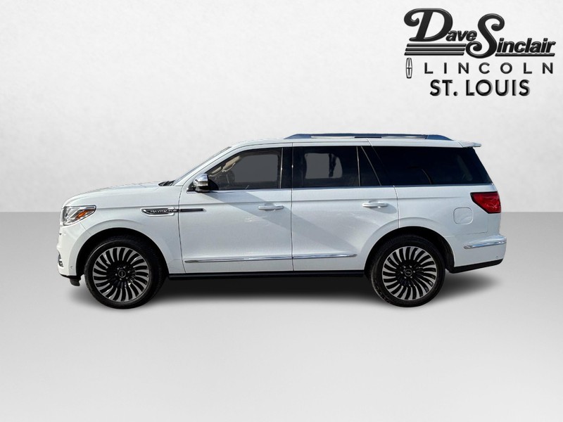 Lincoln Navigator Vehicle Full-screen Gallery Image 06