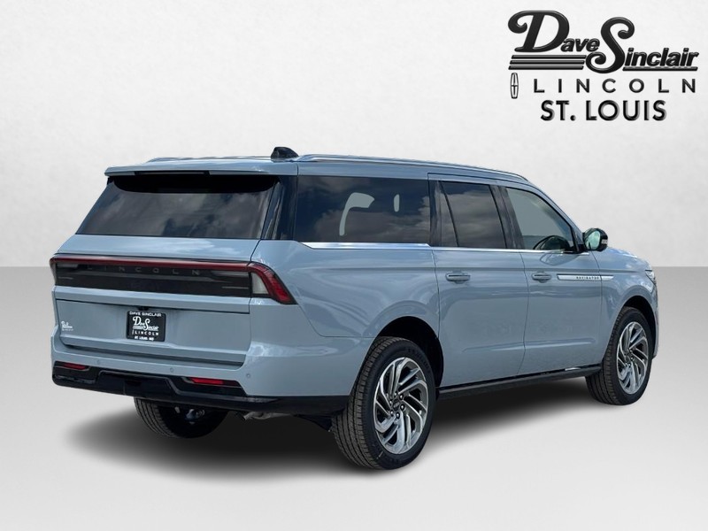 Lincoln Navigator L Vehicle Full-screen Gallery Image 03