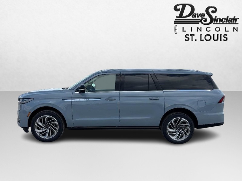 Lincoln Navigator L Vehicle Full-screen Gallery Image 06