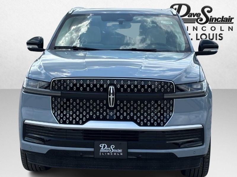 Lincoln Navigator L Vehicle Full-screen Gallery Image 09