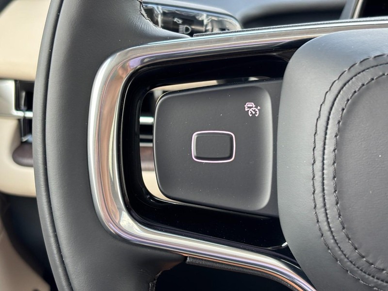 Lincoln Navigator L Vehicle Full-screen Gallery Image 18