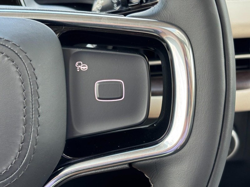Lincoln Navigator L Vehicle Full-screen Gallery Image 19