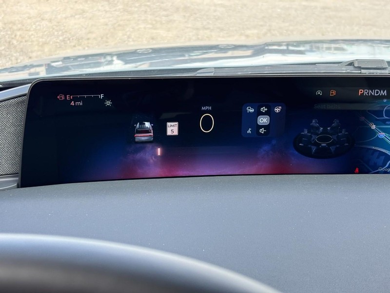 Lincoln Navigator L Vehicle Full-screen Gallery Image 20