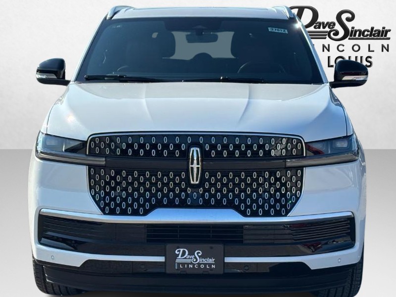 Lincoln Navigator Vehicle Full-screen Gallery Image 09